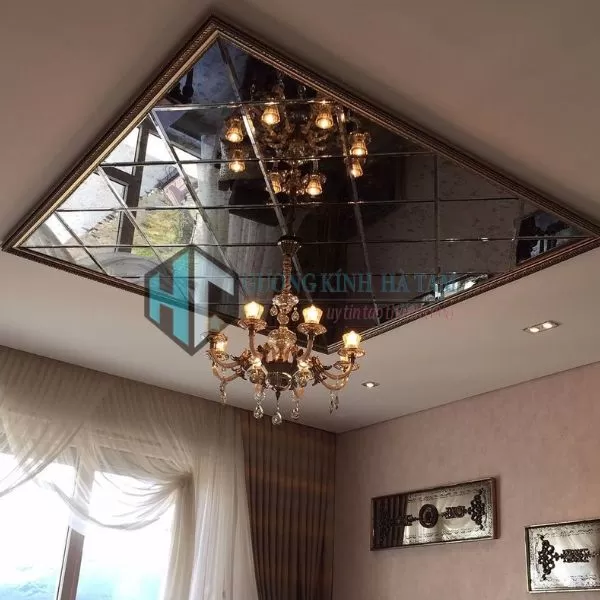 Gương d&aacute;n trần tạo cảm gi&aacute;c kh&ocirc;ng gian rộng hơn