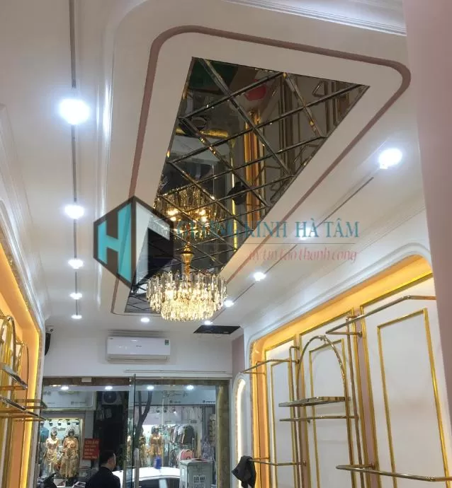 Mẫu gương dán trần sang trọng