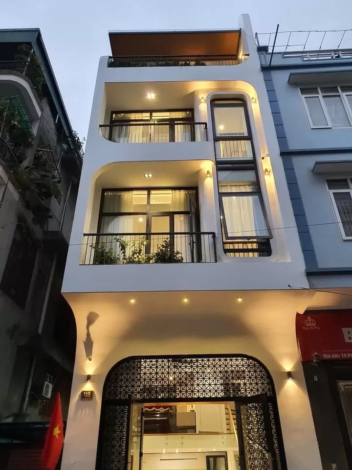 Vì sao phòng khách nhà ống cần được trang trí?