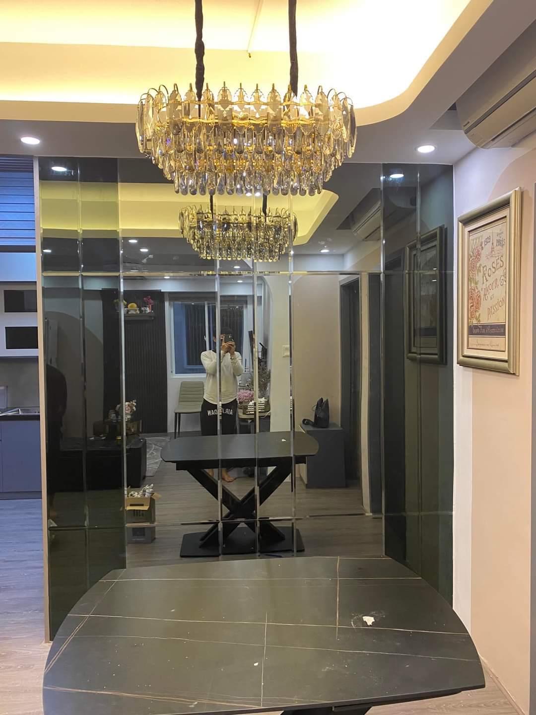 Gương Màu đen trang trí
