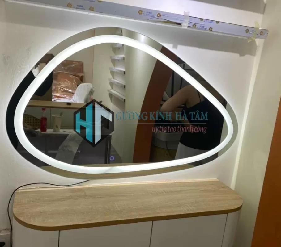Gương trang điểm LED treo tường thông minh