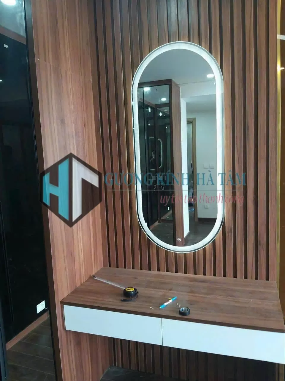 Gương bàn trang điểm đèn led đẹp có nút cảm ứng
