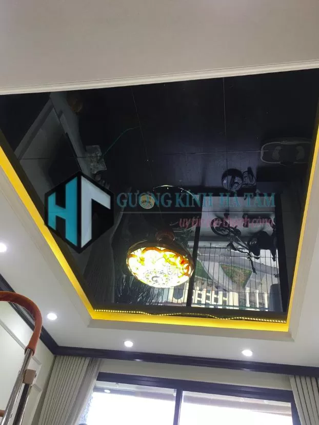 Có Nên Làm Trần Gương Phòng Khách Không?