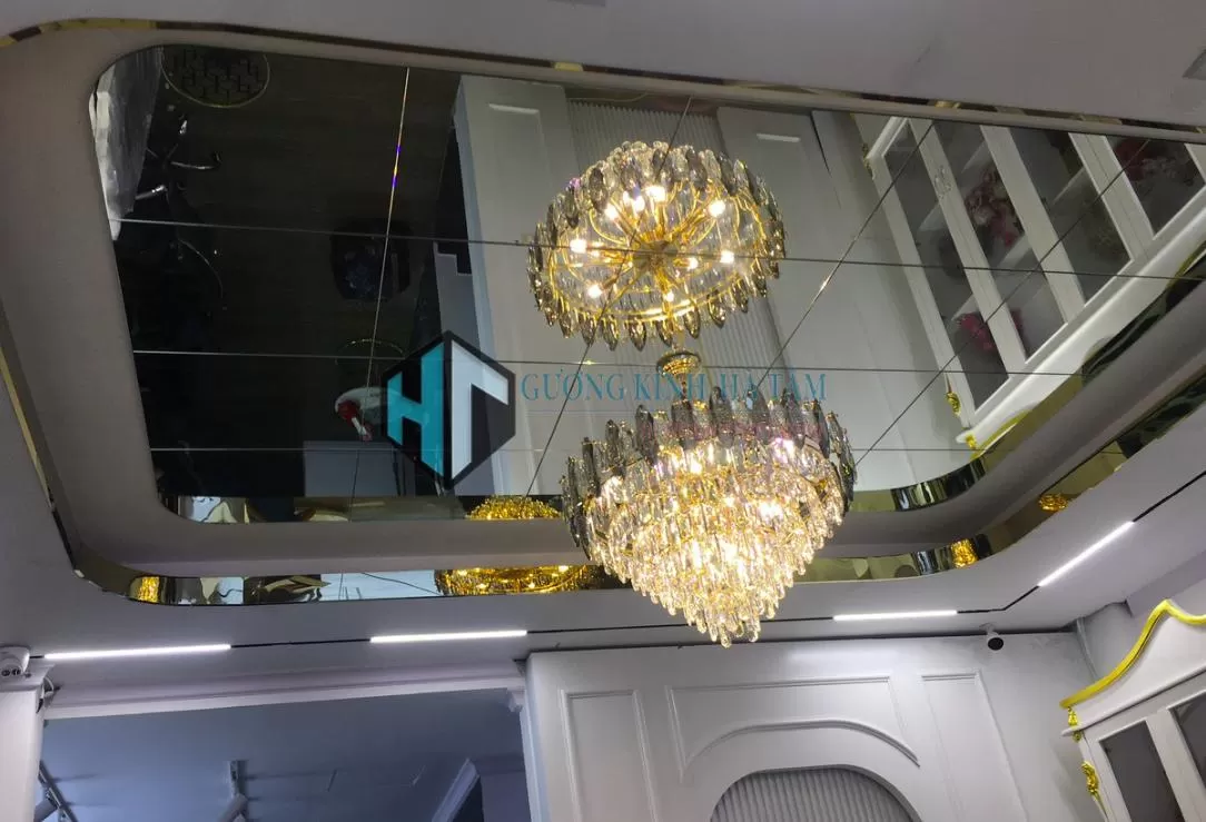 Trần gương màu đen bo góc tròn