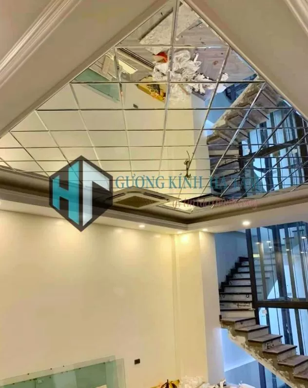 Trần gương mang đến vẻ đẹp sang trọng
