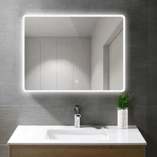 Đèn LED phân bổ ánh sáng đều khắp khuôn mặt, giúp loại bỏ bóng tối và vùng khuất.