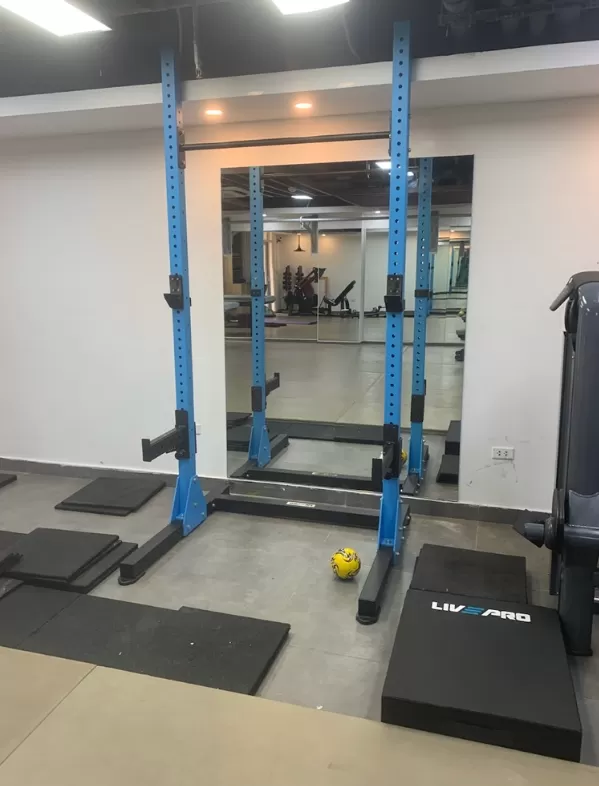 Gương dán tường phòng tập