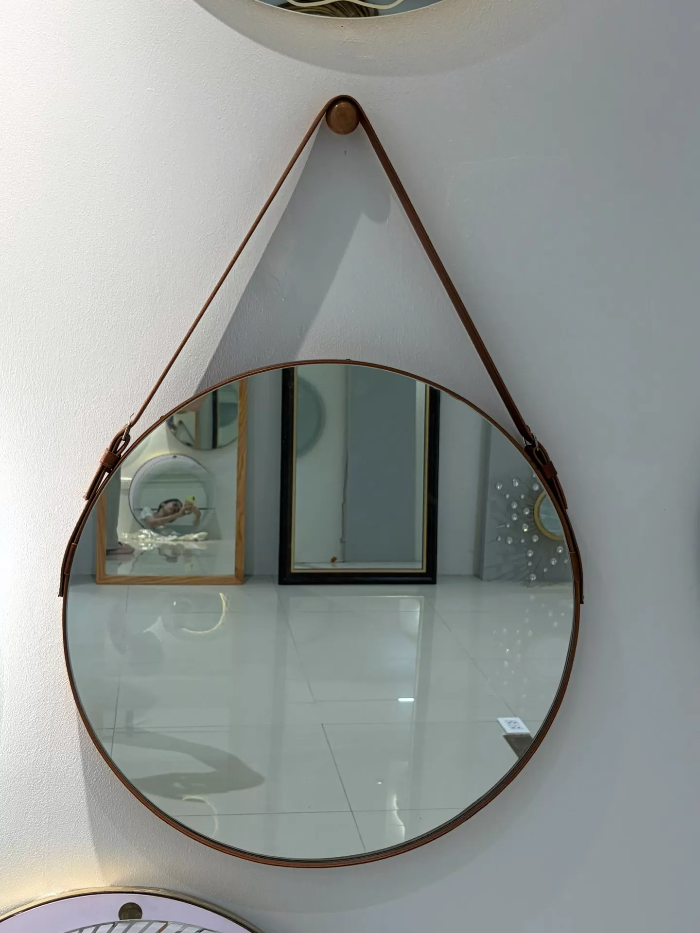Gương treo tường tròn có dây da