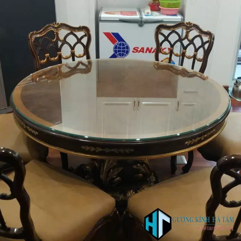  Chọn cắt kính mặt bàn theo hình dáng riêng