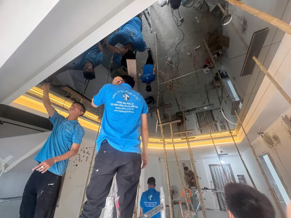 Gia công gương dán trần Thái Bình chuẩn theo kích thước
