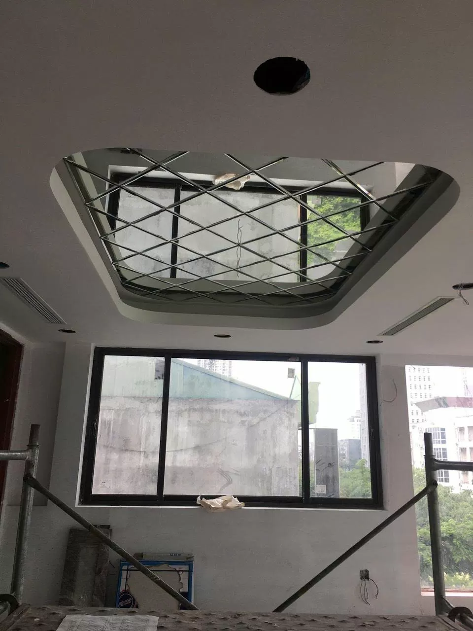 Gương dán trần hình quả trám