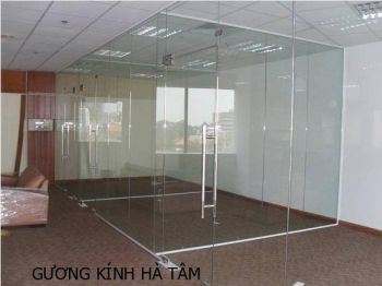 Vách kính  ngăn văn phòng