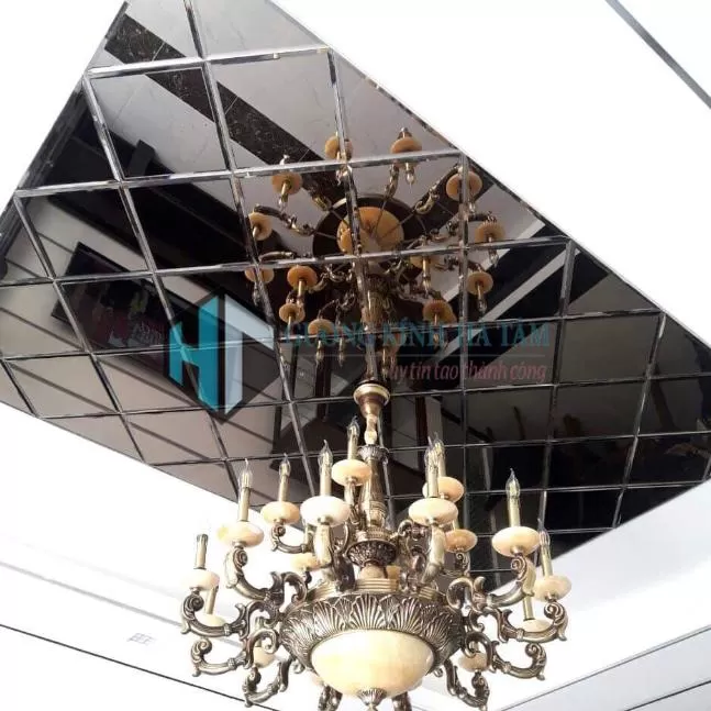 Gương màu khói trang trí- Đẳng cấp nhà Châu Âu